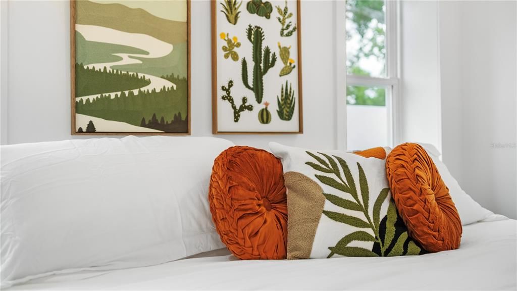 For Sale: $1,675,000 (2 beds, 2 baths, 1094 Square Feet)