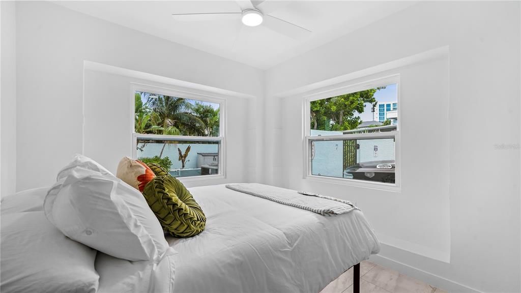 For Sale: $1,675,000 (2 beds, 2 baths, 1094 Square Feet)