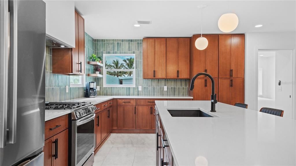 For Sale: $1,675,000 (2 beds, 2 baths, 1094 Square Feet)