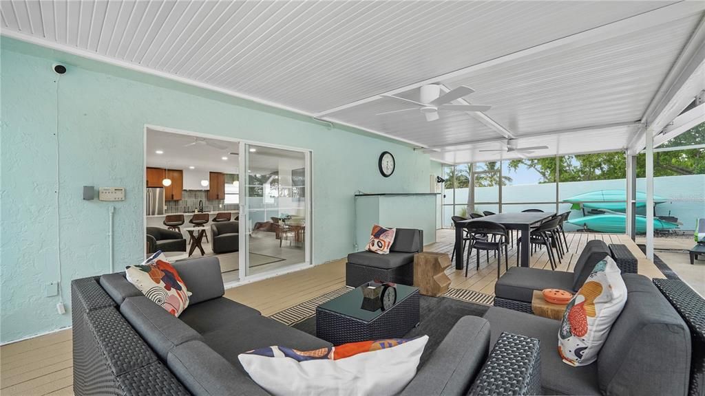 For Sale: $1,675,000 (2 beds, 2 baths, 1094 Square Feet)