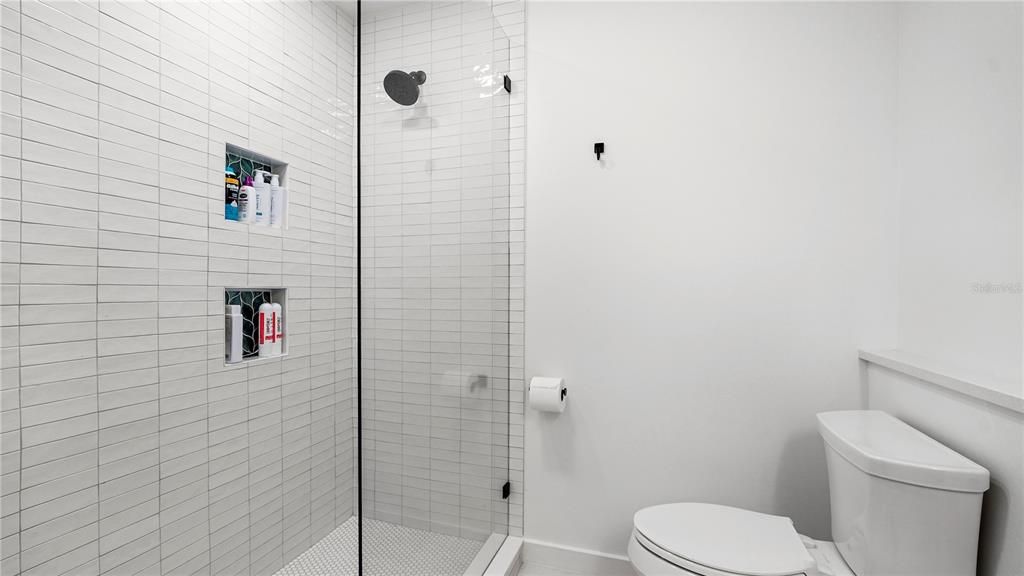 For Sale: $1,675,000 (2 beds, 2 baths, 1094 Square Feet)