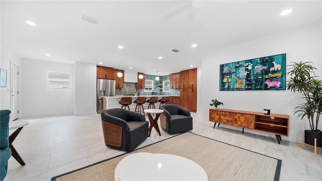 For Sale: $1,675,000 (2 beds, 2 baths, 1094 Square Feet)