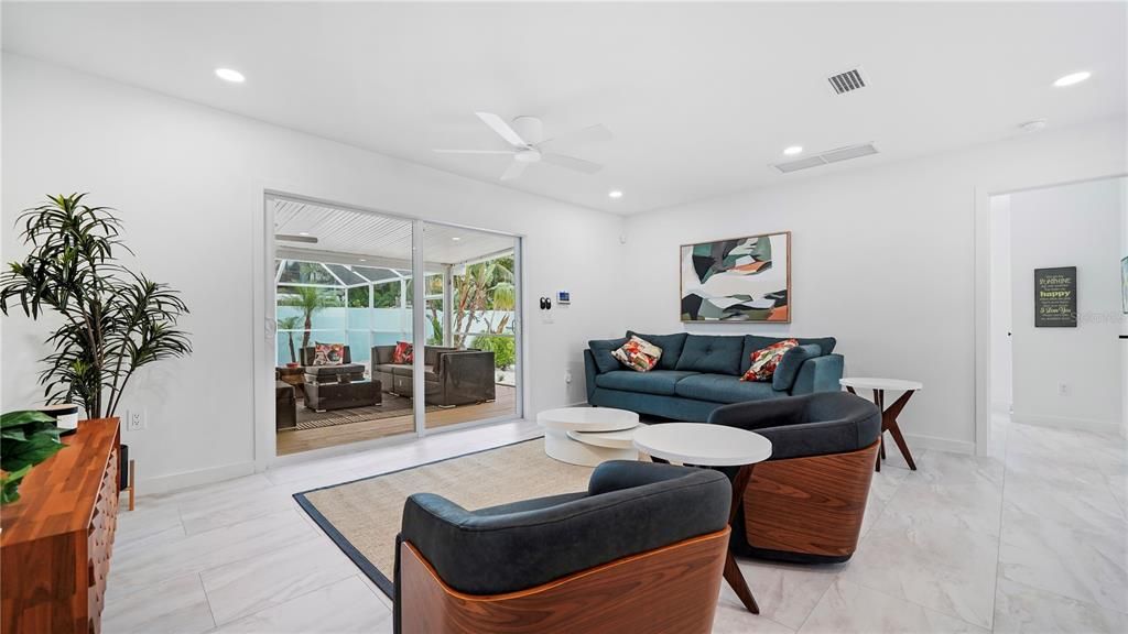 For Sale: $1,675,000 (2 beds, 2 baths, 1094 Square Feet)