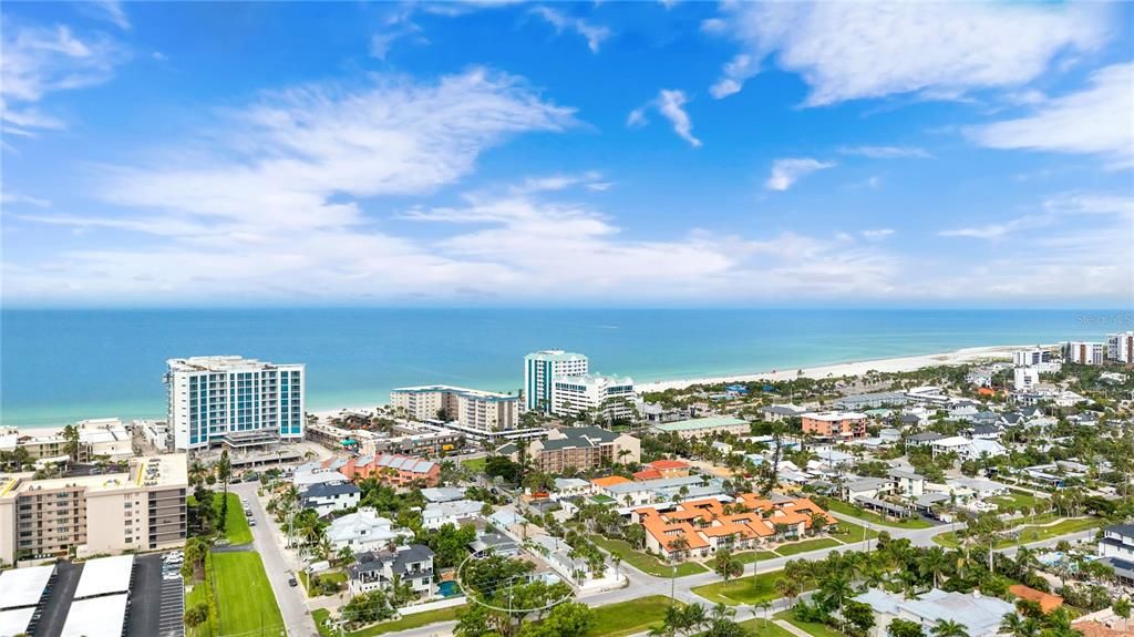 For Sale: $1,675,000 (2 beds, 2 baths, 1094 Square Feet)