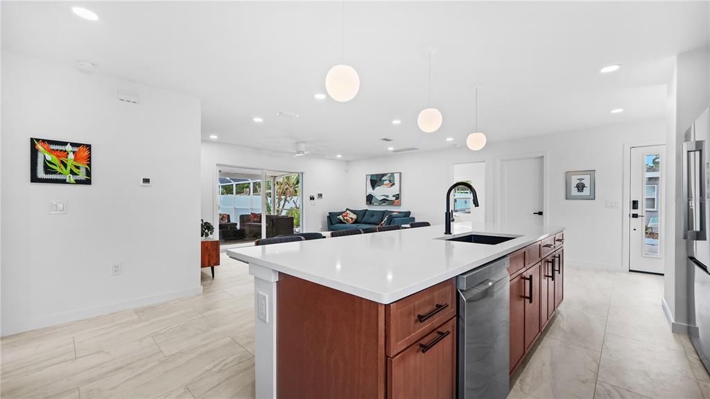 For Sale: $1,675,000 (2 beds, 2 baths, 1094 Square Feet)