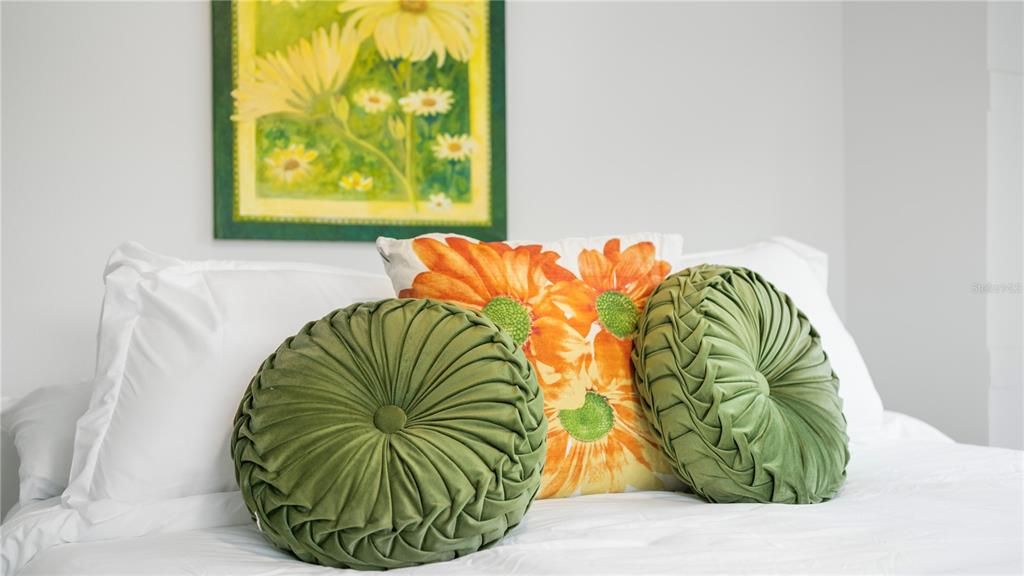 For Sale: $1,675,000 (2 beds, 2 baths, 1094 Square Feet)