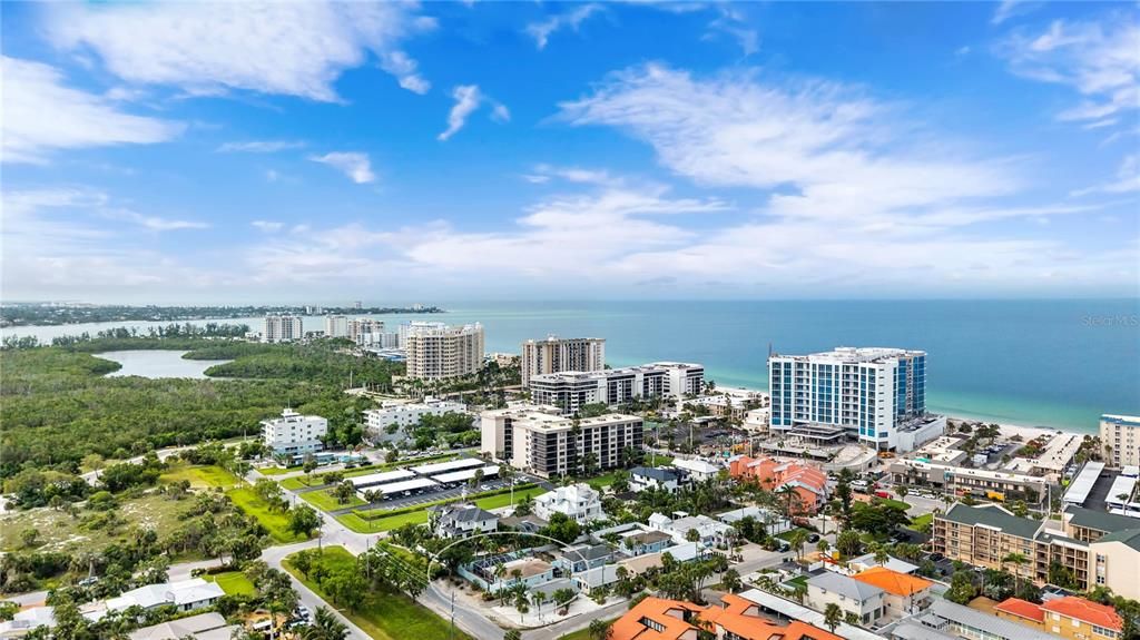 For Sale: $1,675,000 (2 beds, 2 baths, 1094 Square Feet)