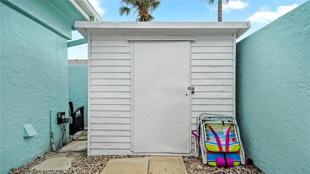 For Sale: $1,675,000 (2 beds, 2 baths, 1094 Square Feet)