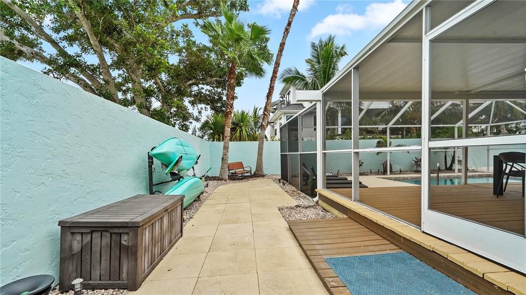 For Sale: $1,675,000 (2 beds, 2 baths, 1094 Square Feet)