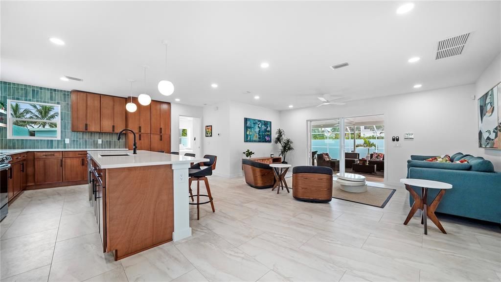 For Sale: $1,675,000 (2 beds, 2 baths, 1094 Square Feet)