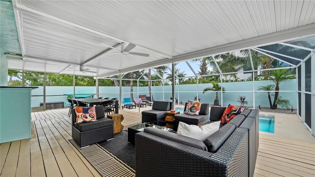 For Sale: $1,675,000 (2 beds, 2 baths, 1094 Square Feet)