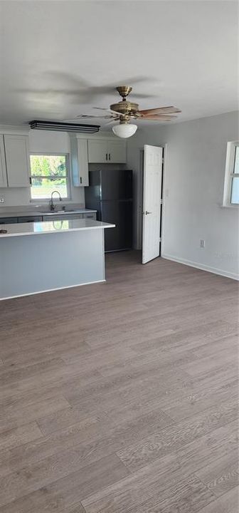 For Rent: $2,400 (3 beds, 2 baths, 1118 Square Feet)