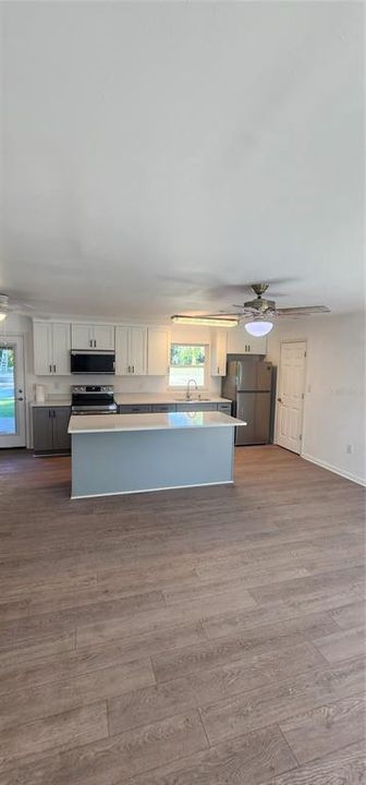 For Rent: $2,400 (3 beds, 2 baths, 1118 Square Feet)