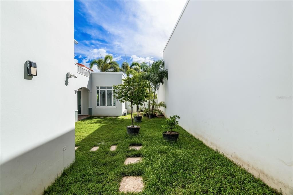 For Sale: $1,175,000 (4 beds, 3 baths, 4382 Square Feet)