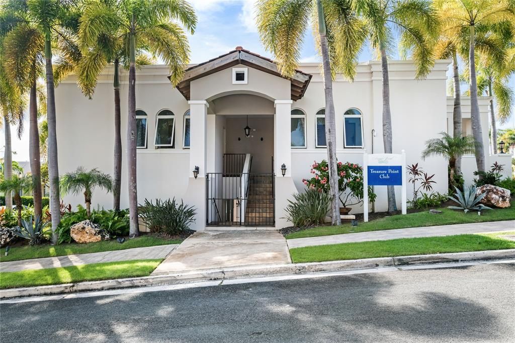 For Sale: $1,175,000 (4 beds, 3 baths, 4382 Square Feet)