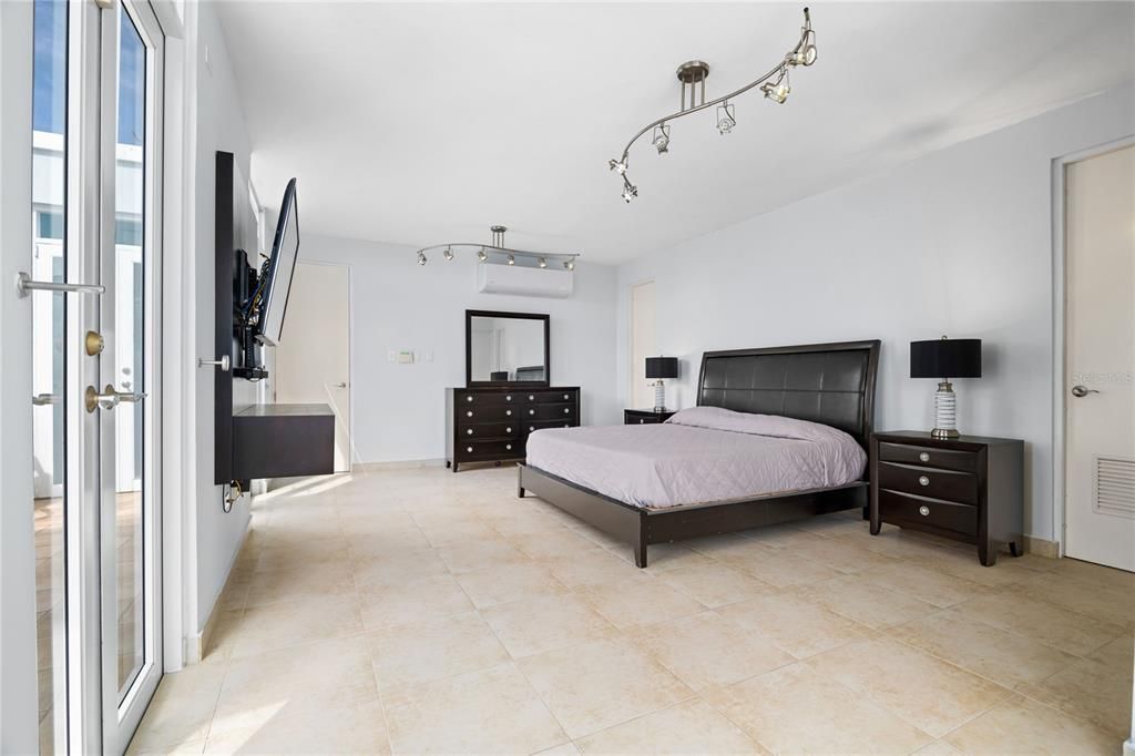 For Sale: $1,175,000 (4 beds, 3 baths, 4382 Square Feet)