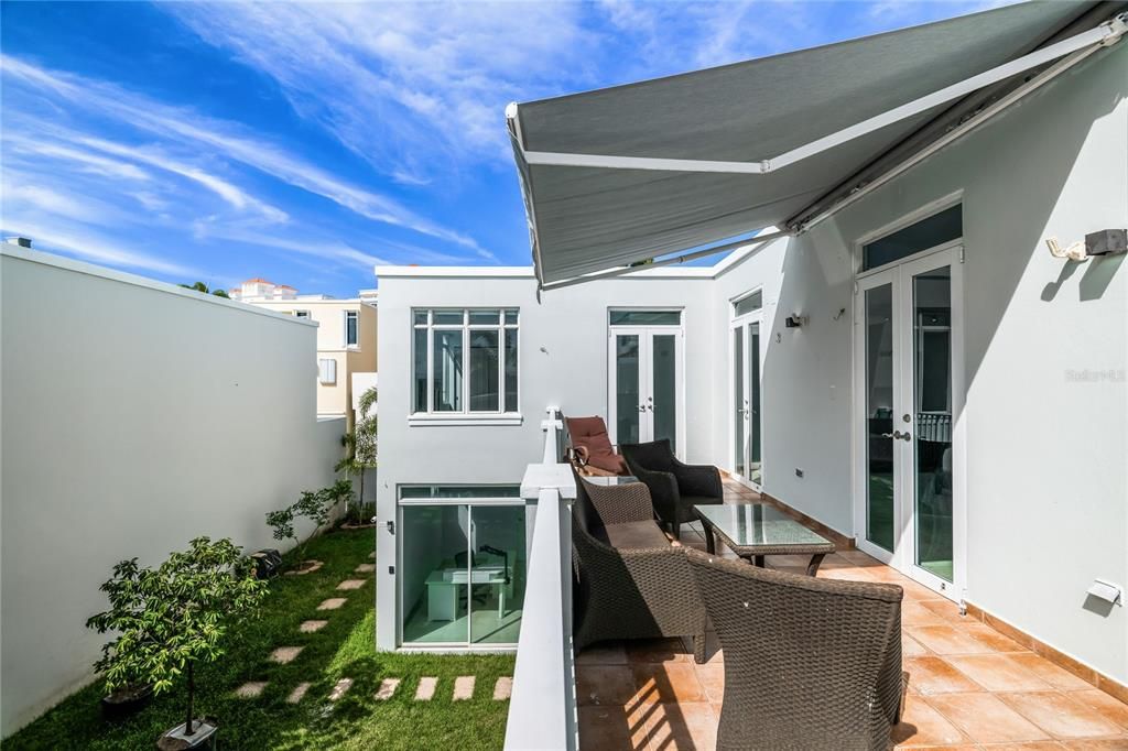 For Sale: $1,175,000 (4 beds, 3 baths, 4382 Square Feet)