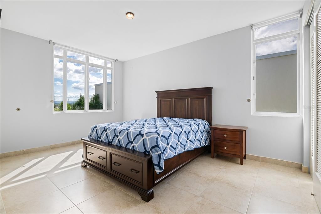 For Sale: $1,175,000 (4 beds, 3 baths, 4382 Square Feet)