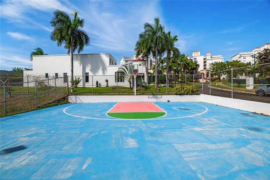 For Sale: $1,175,000 (4 beds, 3 baths, 4382 Square Feet)