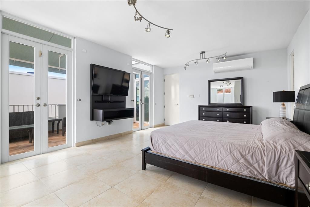 For Sale: $1,175,000 (4 beds, 3 baths, 4382 Square Feet)