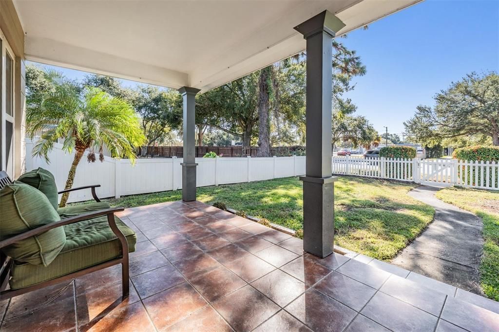 Active With Contract: $384,500 (2 beds, 2 baths, 1412 Square Feet)