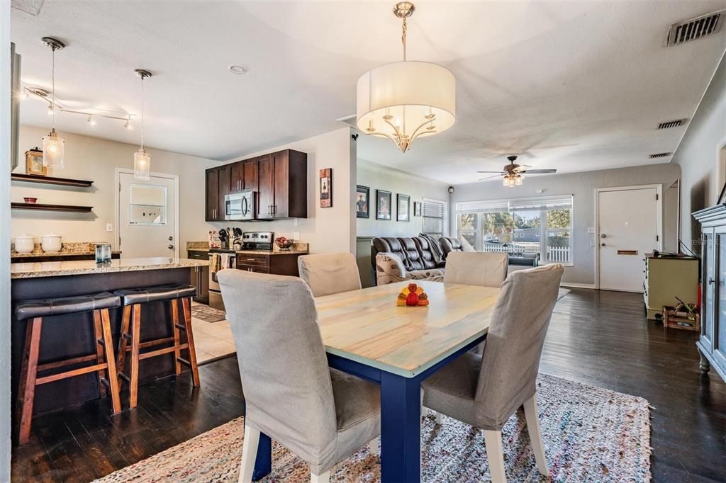 Active With Contract: $384,500 (2 beds, 2 baths, 1412 Square Feet)