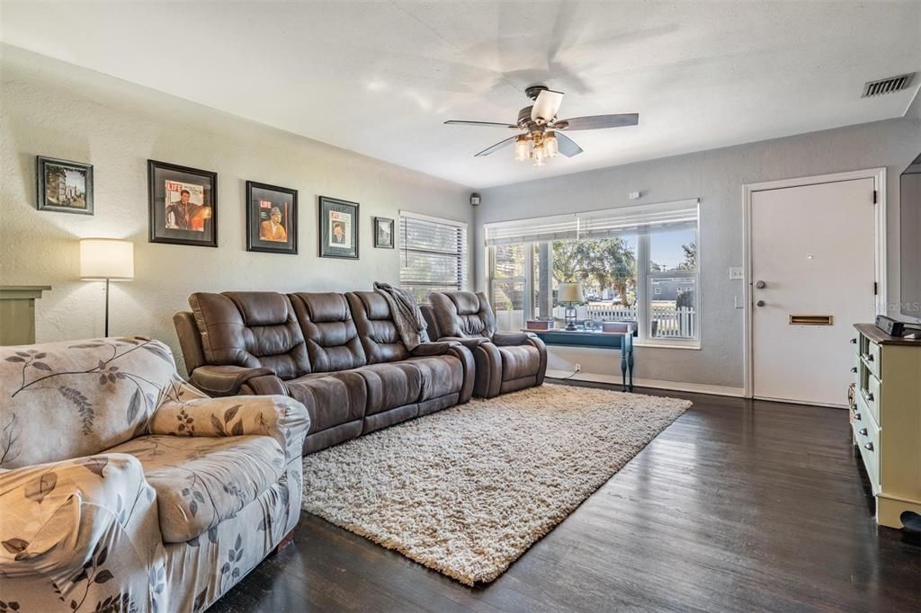 Active With Contract: $384,500 (2 beds, 2 baths, 1412 Square Feet)
