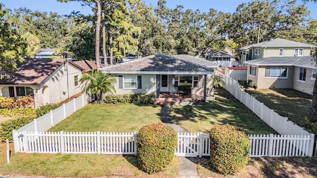 Active With Contract: $384,500 (2 beds, 2 baths, 1412 Square Feet)