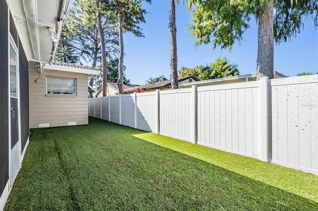 Active With Contract: $384,500 (2 beds, 2 baths, 1412 Square Feet)