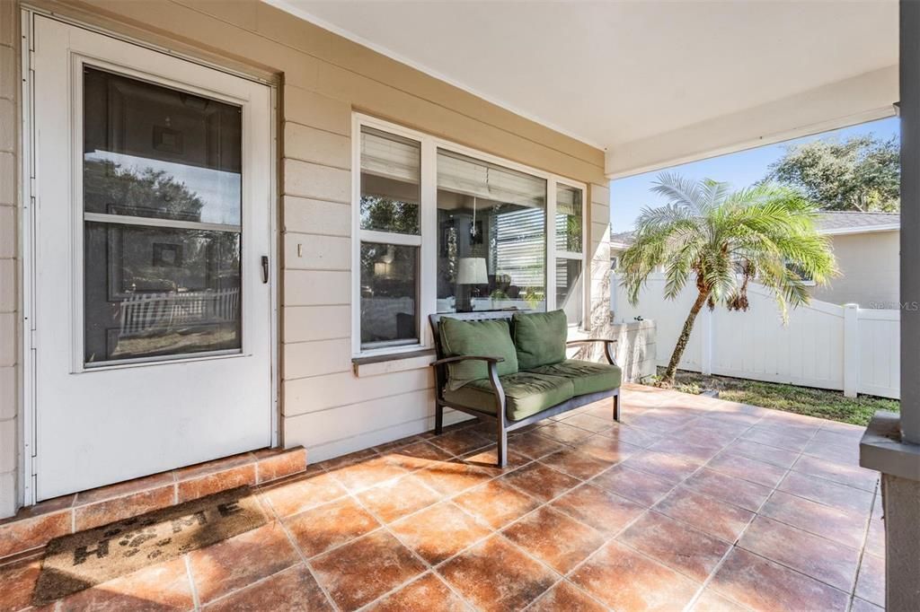 Active With Contract: $384,500 (2 beds, 2 baths, 1412 Square Feet)