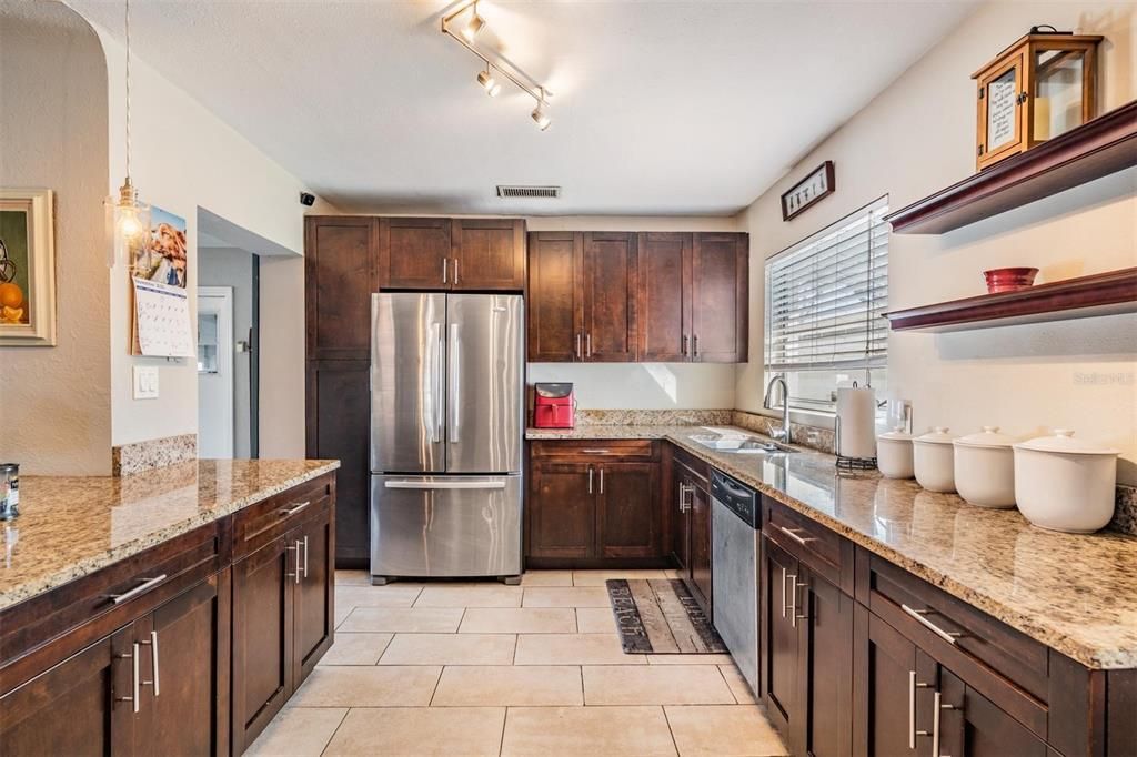 Active With Contract: $384,500 (2 beds, 2 baths, 1412 Square Feet)