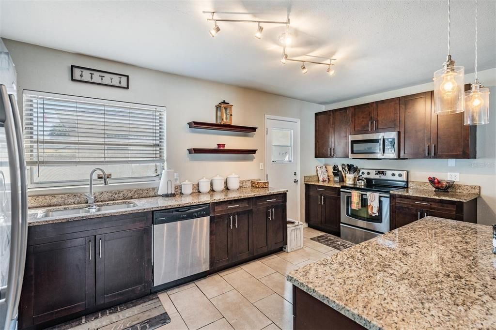 Active With Contract: $384,500 (2 beds, 2 baths, 1412 Square Feet)