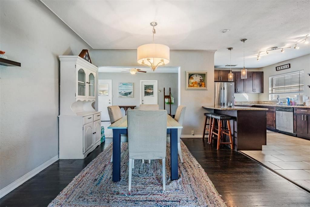 Active With Contract: $384,500 (2 beds, 2 baths, 1412 Square Feet)