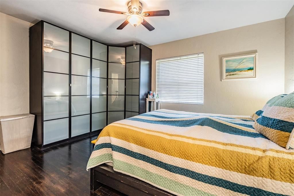 Active With Contract: $384,500 (2 beds, 2 baths, 1412 Square Feet)