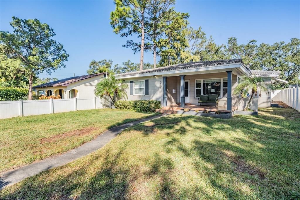 Active With Contract: $384,500 (2 beds, 2 baths, 1412 Square Feet)