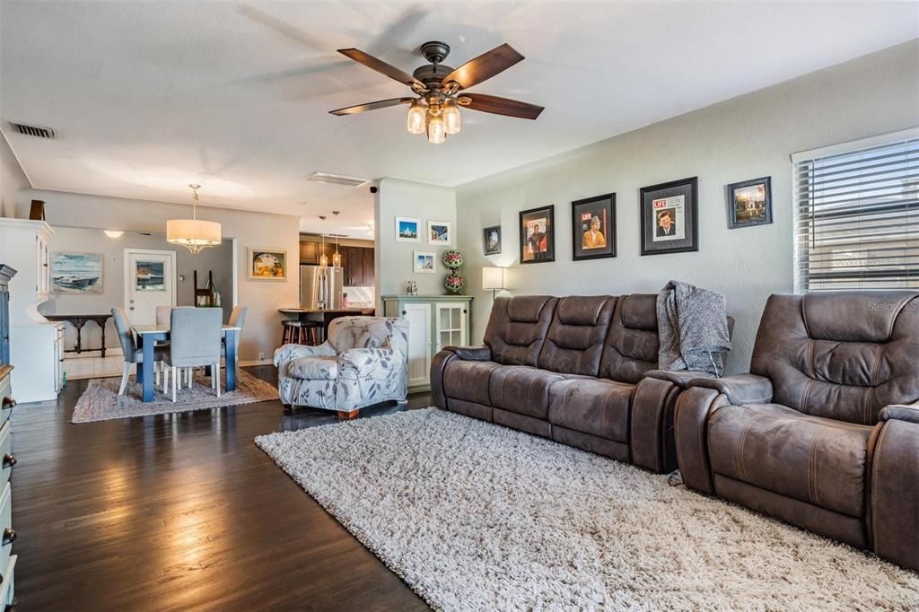 Active With Contract: $384,500 (2 beds, 2 baths, 1412 Square Feet)