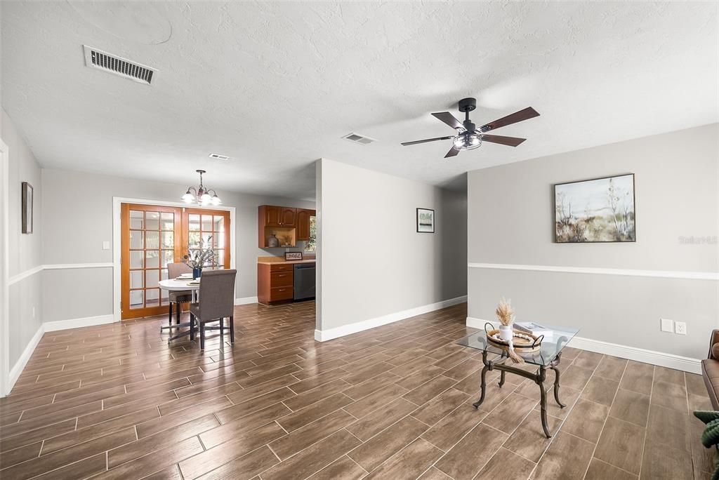 待售: $269,900 (4 贝兹, 2 浴室, 1456 平方英尺)