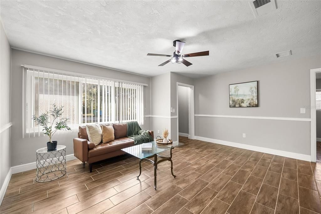 待售: $269,900 (4 贝兹, 2 浴室, 1456 平方英尺)