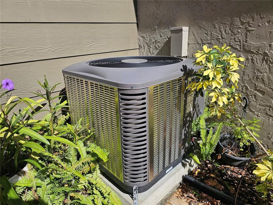 For Sale: $329,000 (3 beds, 2 baths, 1721 Square Feet)