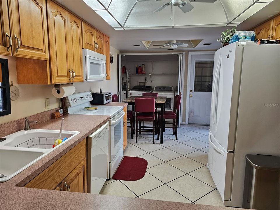 For Sale: $329,000 (3 beds, 2 baths, 1721 Square Feet)