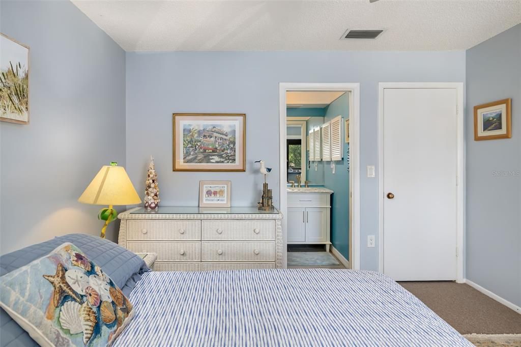 For Sale: $231,000 (2 beds, 2 baths, 1477 Square Feet)