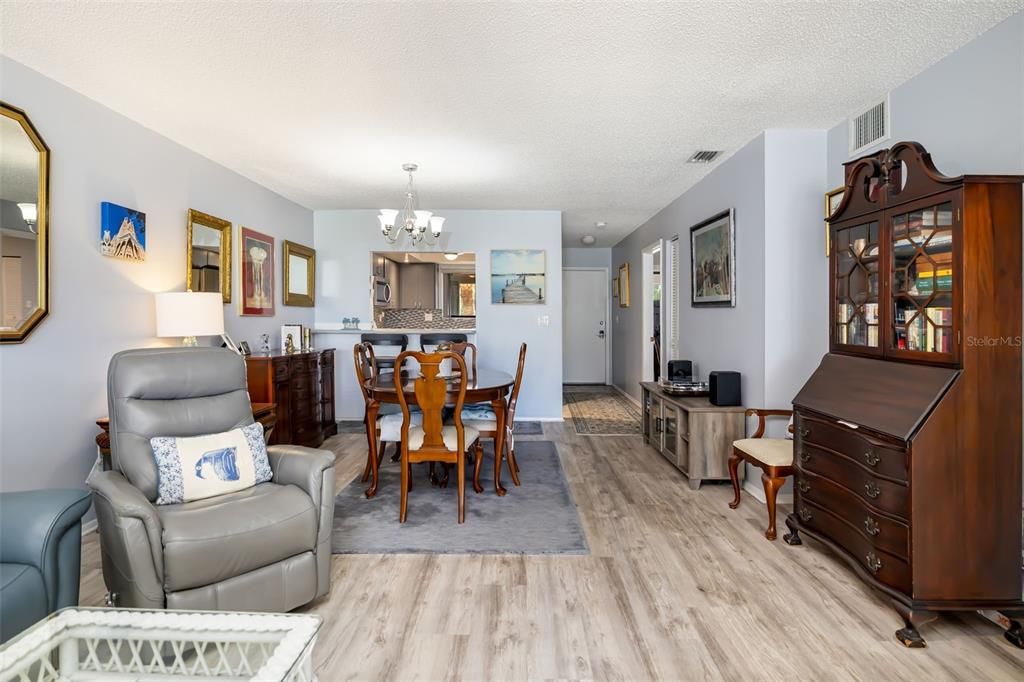 For Sale: $231,000 (2 beds, 2 baths, 1477 Square Feet)