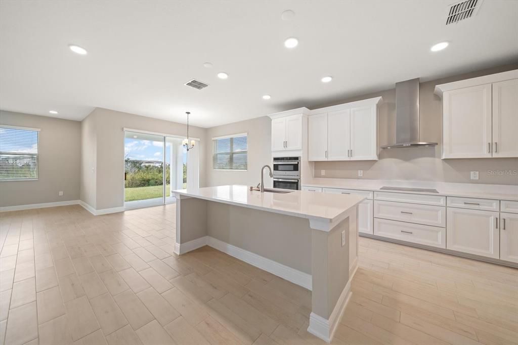 For Sale: $725,000 (5 beds, 4 baths, 3531 Square Feet)