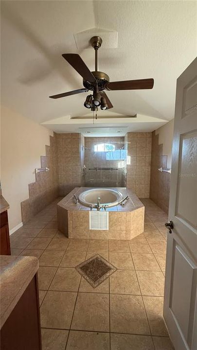 В аренду: $2,400 (3 спален, 2 ванн, 2293 Квадратных фут)