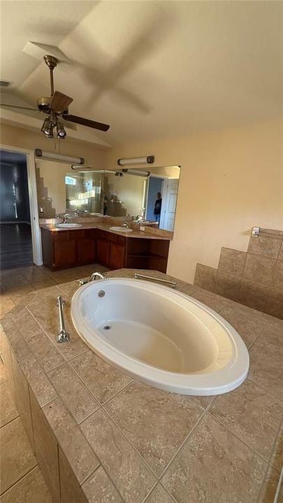 В аренду: $2,400 (3 спален, 2 ванн, 2293 Квадратных фут)