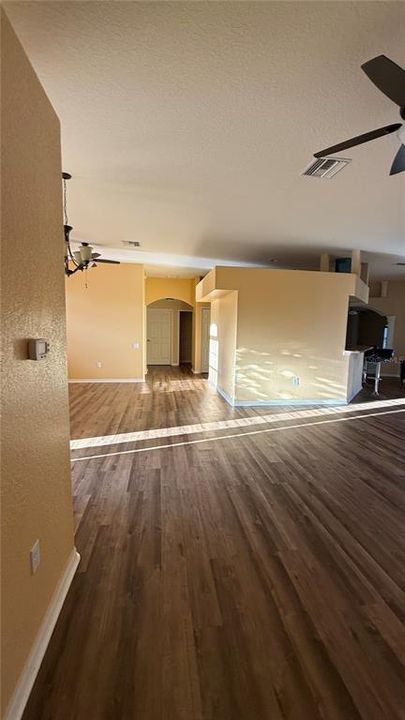 В аренду: $2,400 (3 спален, 2 ванн, 2293 Квадратных фут)