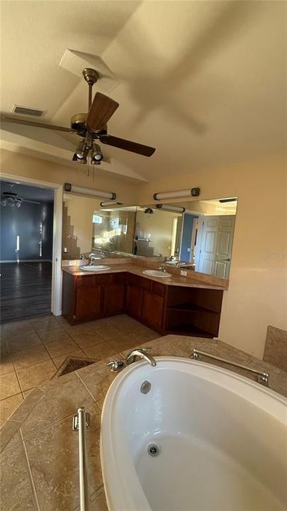 В аренду: $2,400 (3 спален, 2 ванн, 2293 Квадратных фут)