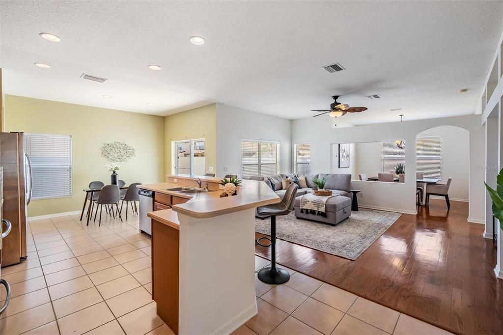 En Venta: $335,000 (3 camas, 2 baños, 1758 Pies cuadrados)