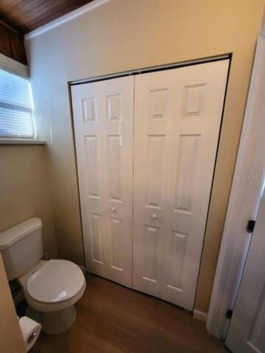 出租: $950 (1 贝兹, 1 浴室, 300 平方英尺)