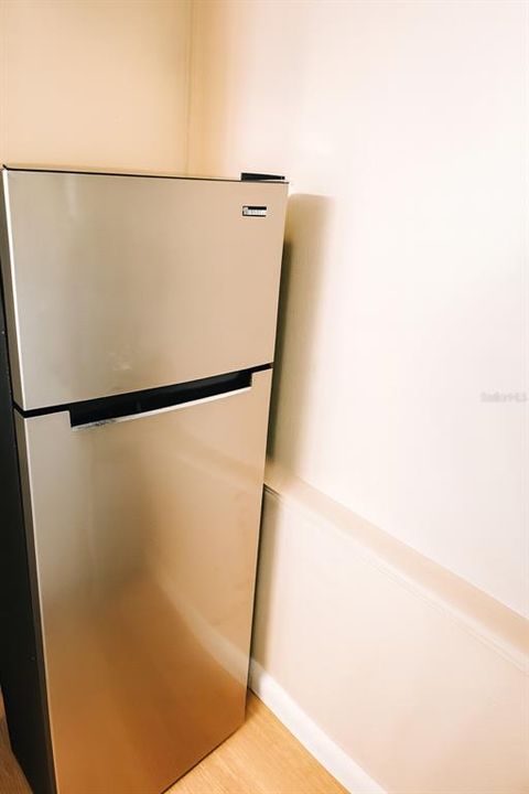 出租: $880 (1 贝兹, 1 浴室, 300 平方英尺)